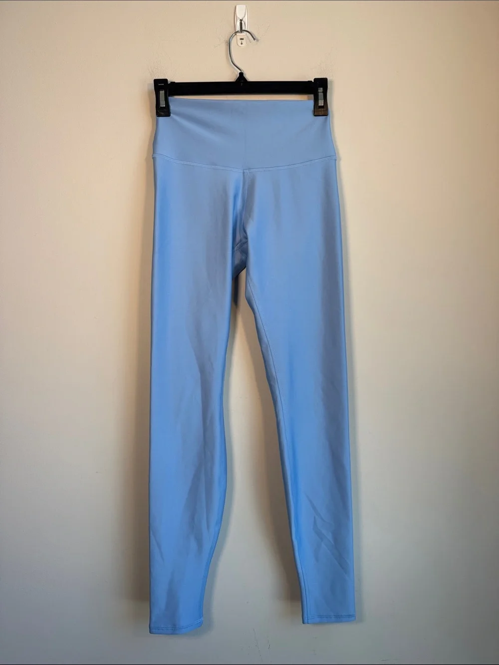 ALO Yoga High-Waist Airlift Legging in Seashell Blue - S